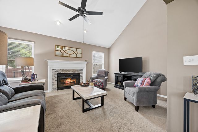 2 Buckboard Court, Bolingbrook, IL 60490