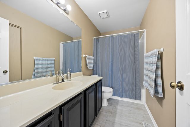 2 Buckboard Court, Bolingbrook, IL 60490