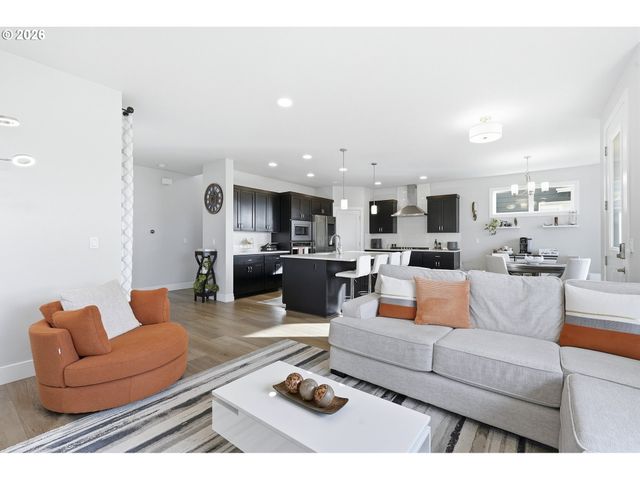 3955 Se LOSTINE Ln, Hillsboro, OR 97123