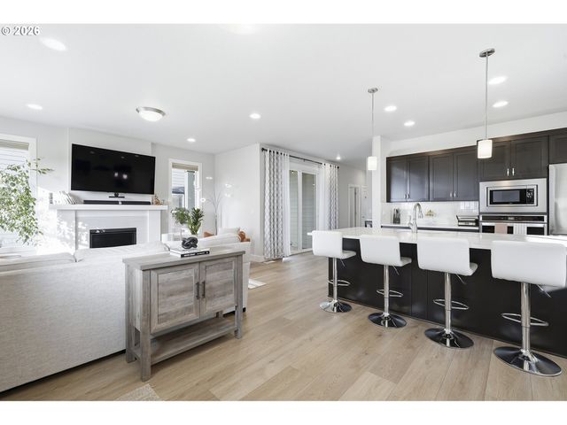 3955 Se LOSTINE Ln, Hillsboro, OR 97123