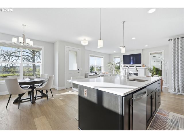 3955 Se LOSTINE Ln, Hillsboro, OR 97123