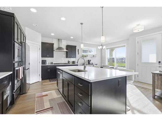 3955 Se LOSTINE Ln, Hillsboro, OR 97123