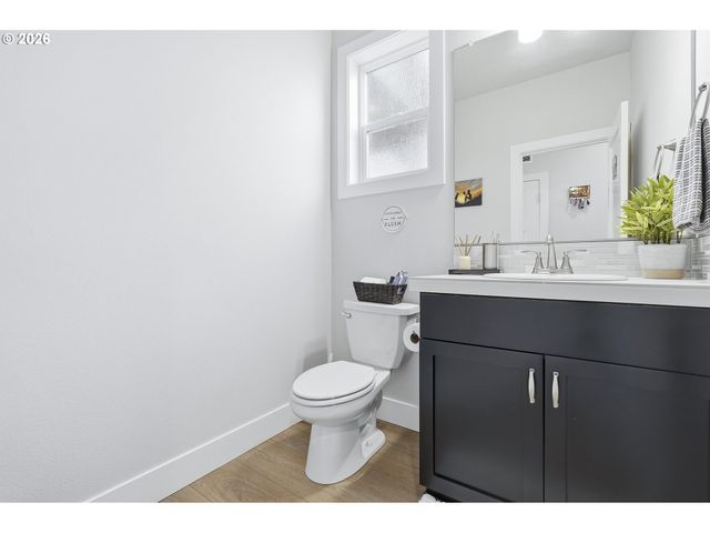 3955 Se LOSTINE Ln, Hillsboro, OR 97123