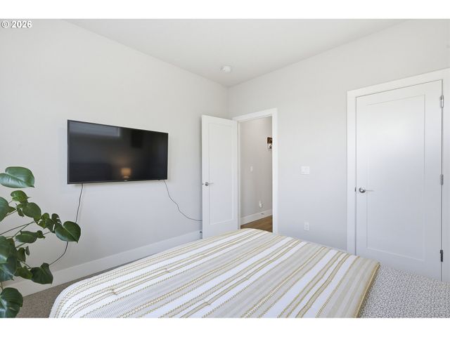 3955 Se LOSTINE Ln, Hillsboro, OR 97123