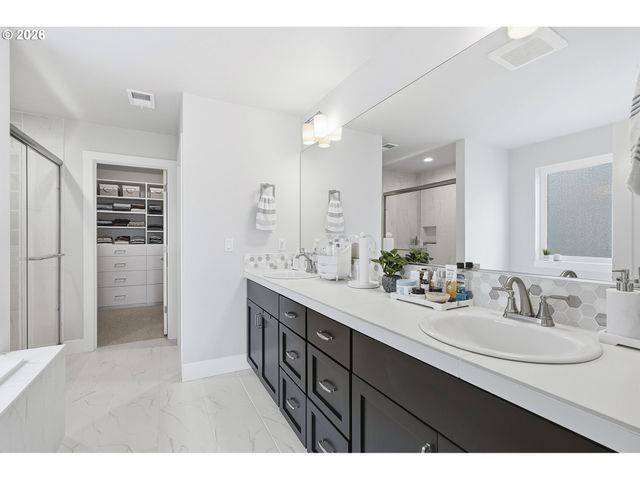 3955 Se LOSTINE Ln, Hillsboro, OR 97123