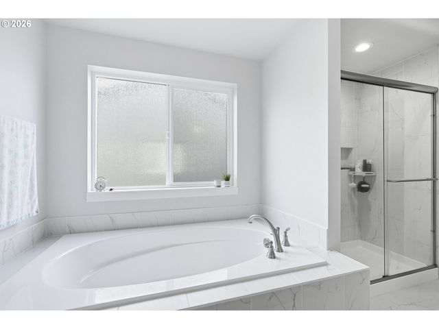 3955 Se LOSTINE Ln, Hillsboro, OR 97123