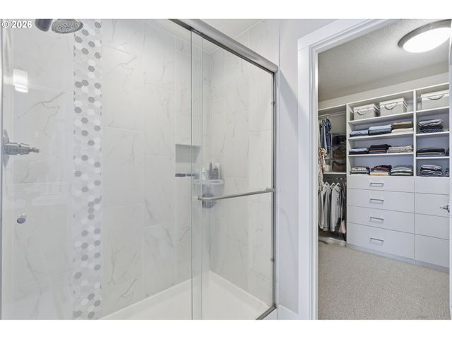 3955 Se LOSTINE Ln, Hillsboro, OR 97123