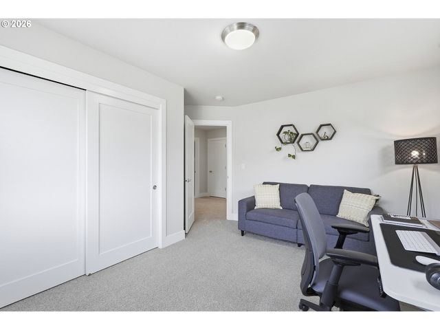 3955 Se LOSTINE Ln, Hillsboro, OR 97123