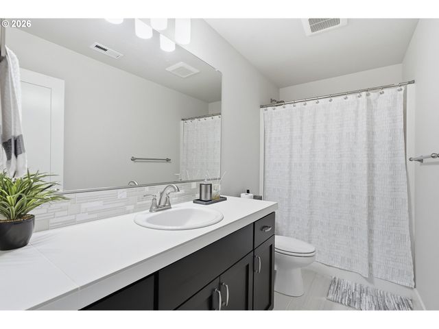 3955 Se LOSTINE Ln, Hillsboro, OR 97123