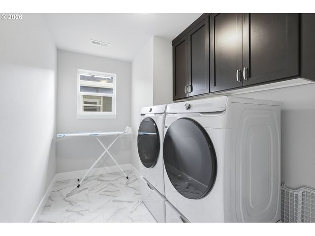 3955 Se LOSTINE Ln, Hillsboro, OR 97123