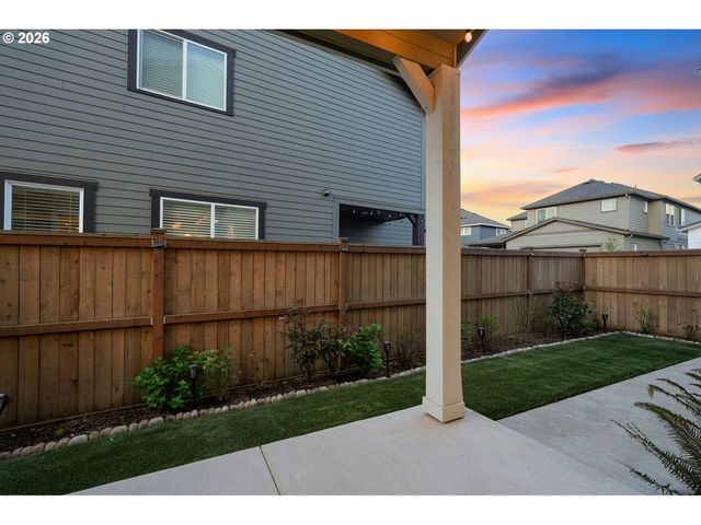 3955 Se LOSTINE Ln, Hillsboro, OR 97123