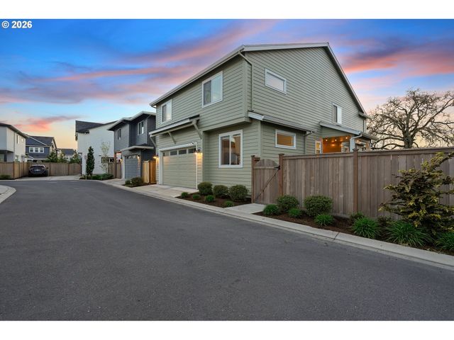 3955 Se LOSTINE Ln, Hillsboro, OR 97123