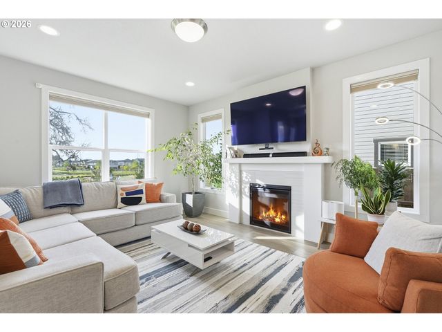 3955 Se LOSTINE Ln, Hillsboro, OR 97123