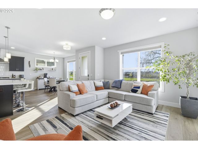 3955 Se LOSTINE Ln, Hillsboro, OR 97123