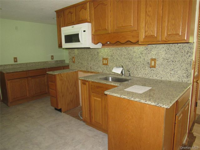 6 Meadow Avenue, Washingtonville, NY 10992
