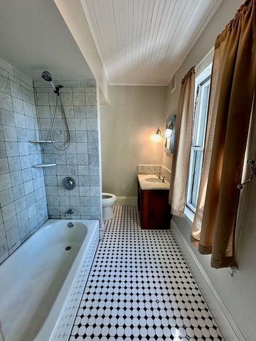 984 Chestnut Street 2, Newton, MA 02464