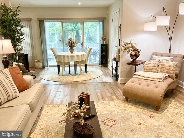 18 CLUB PL, Galloway, NJ 08205