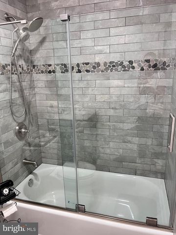 18 CLUB PL, Galloway, NJ 08205