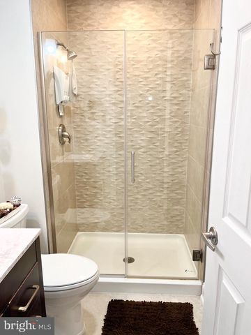 18 CLUB PL, Galloway, NJ 08205