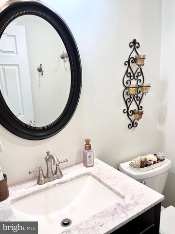 18 CLUB PL, Galloway, NJ 08205