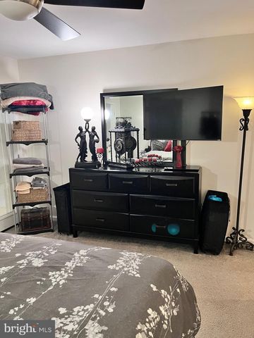 18 CLUB PL, Galloway, NJ 08205