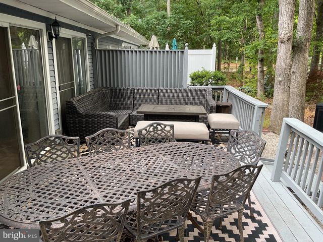 18 CLUB PL, Galloway, NJ 08205