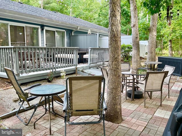 18 CLUB PL, Galloway, NJ 08205