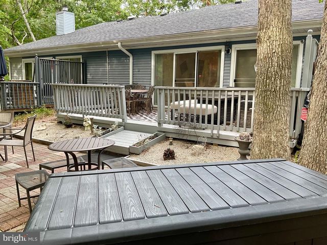 18 CLUB PL, Galloway, NJ 08205
