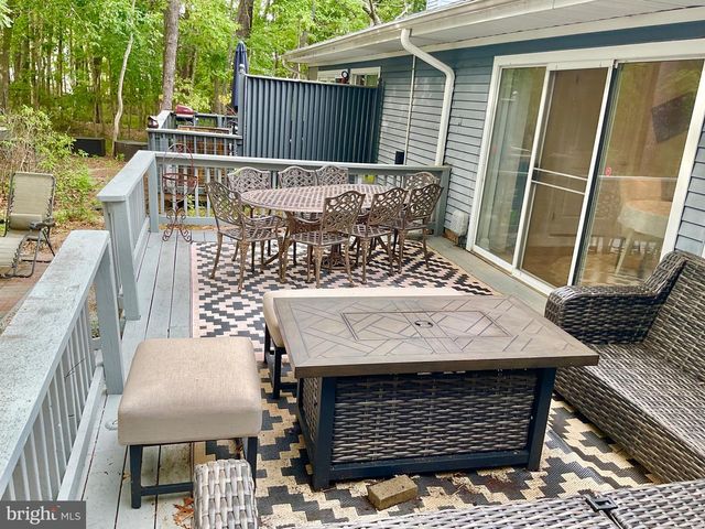 18 CLUB PL, Galloway, NJ 08205