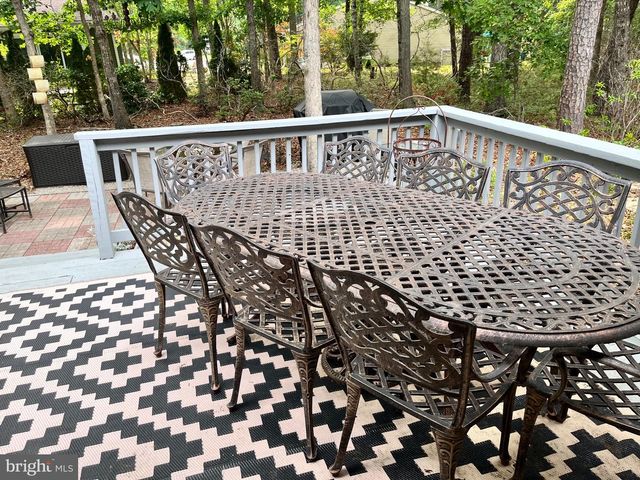 18 CLUB PL, Galloway, NJ 08205