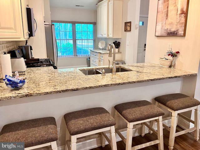 18 CLUB PL, Galloway, NJ 08205
