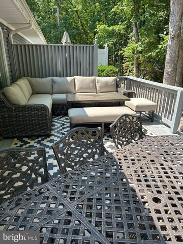 18 CLUB PL, Galloway, NJ 08205