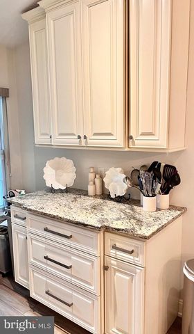 18 CLUB PL, Galloway, NJ 08205