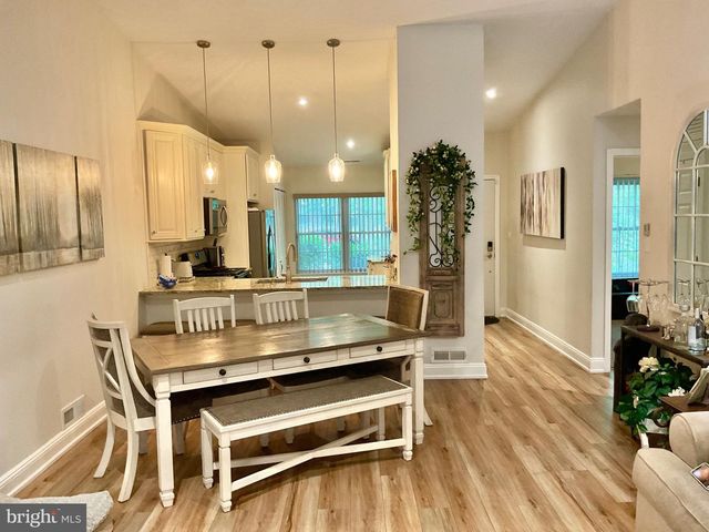 18 CLUB PL, Galloway, NJ 08205
