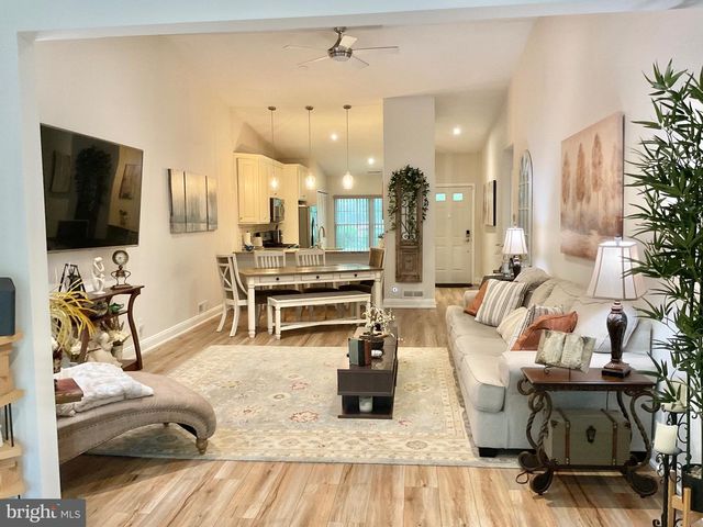 18 CLUB PL, Galloway, NJ 08205