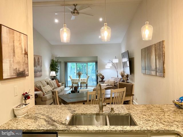 18 CLUB PL, Galloway, NJ 08205