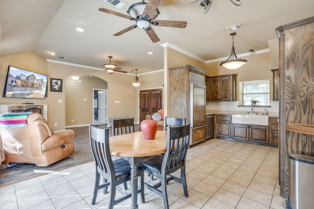 220 Royal Court, Weatherford, TX 76085