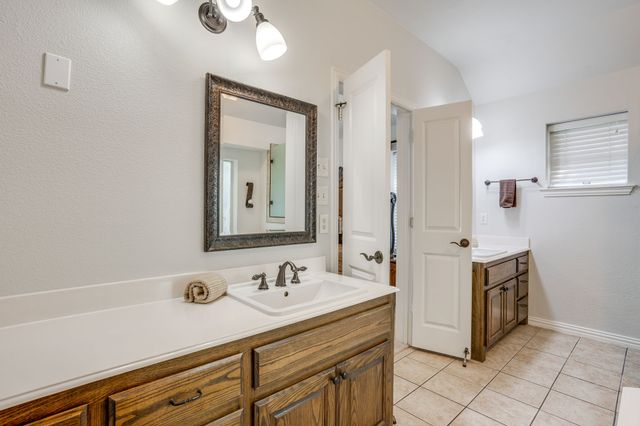 220 Royal Court, Weatherford, TX 76085