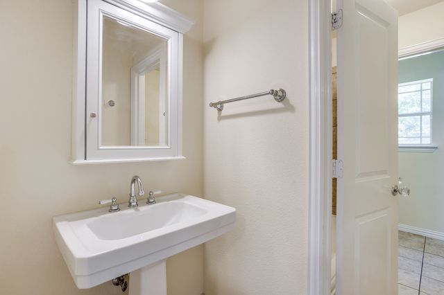 220 Royal Court, Weatherford, TX 76085
