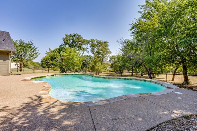 220 Royal Court, Weatherford, TX 76085