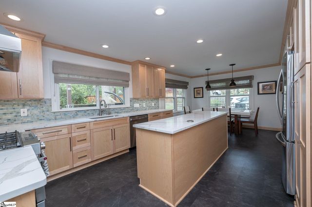 102 Bridgewater Drive, Greenville, SC 29615