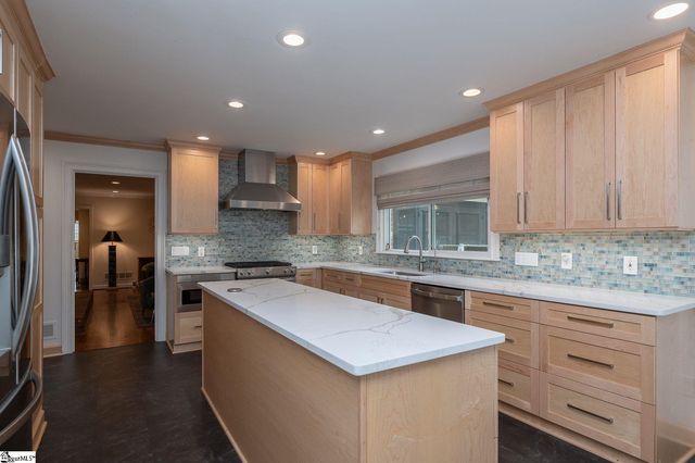 102 Bridgewater Drive, Greenville, SC 29615