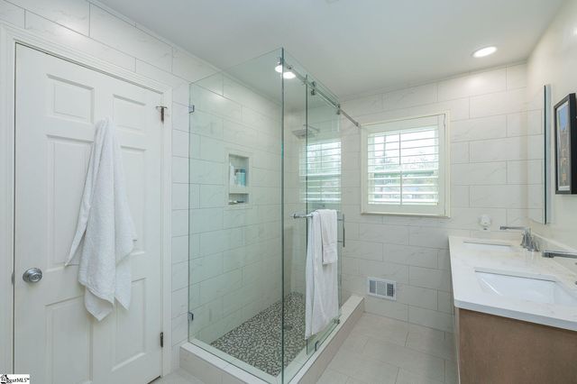 102 Bridgewater Drive, Greenville, SC 29615