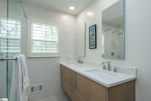 102 Bridgewater Drive, Greenville, SC 29615