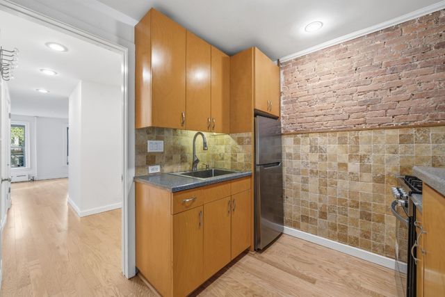 524 E 6th St Apt 8, New York City, NY 10009