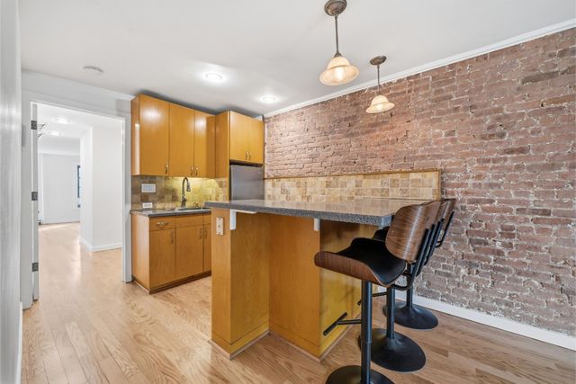 524 E 6th St Apt 8, New York City, NY 10009