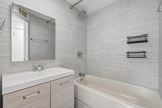 524 E 6th St Apt 8, New York City, NY 10009