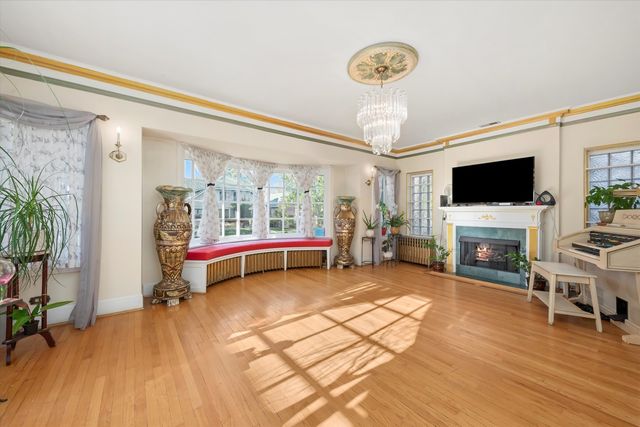 6858 Riverside Drive, Berwyn, IL 60402