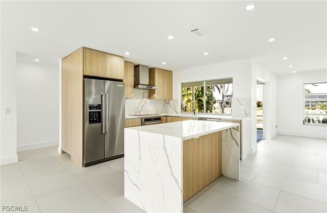 2031 SE 25th LN, Cape Coral, FL 33904