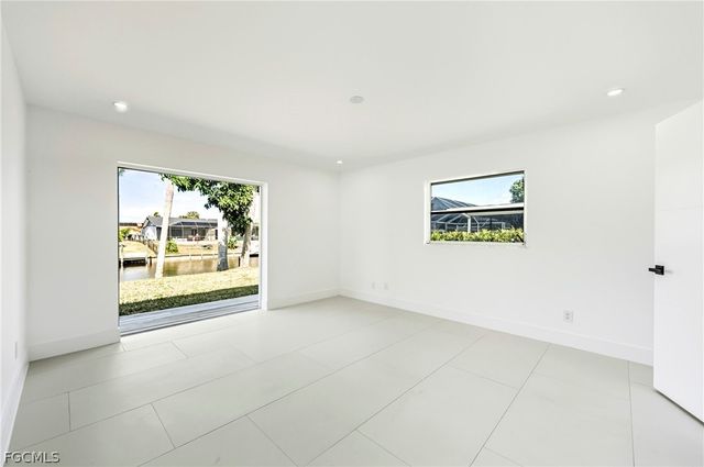 2031 SE 25th LN, Cape Coral, FL 33904